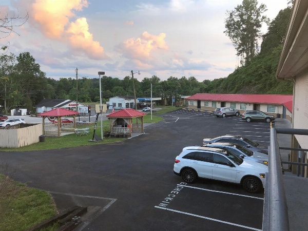 Ellijay Inn - Downtown Ellijay image 3