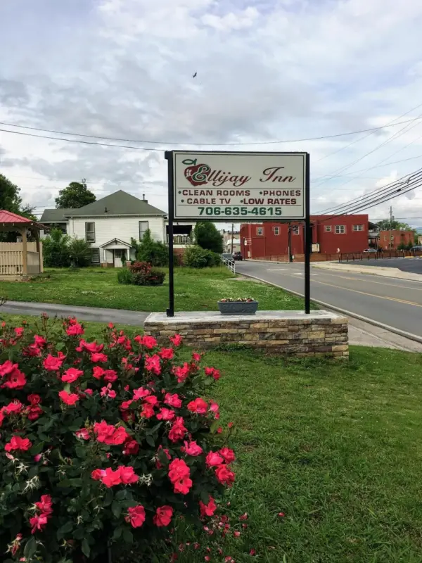 Ellijay Inn - Downtown Ellijay 4