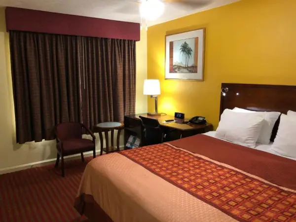 Ellijay Inn - Downtown Ellijay 8