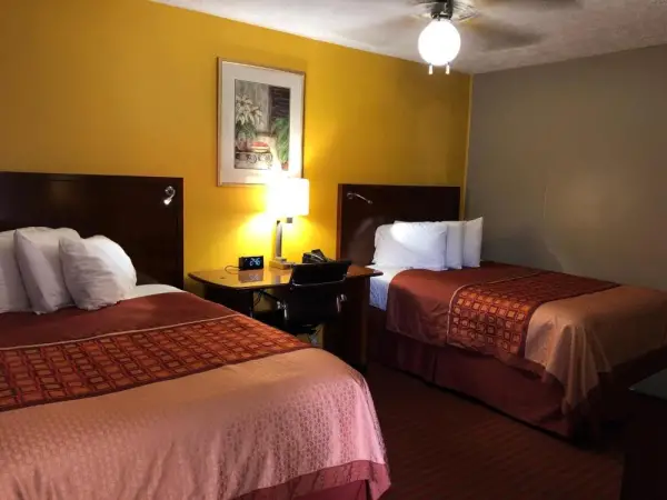 Ellijay Inn - Downtown Ellijay 9